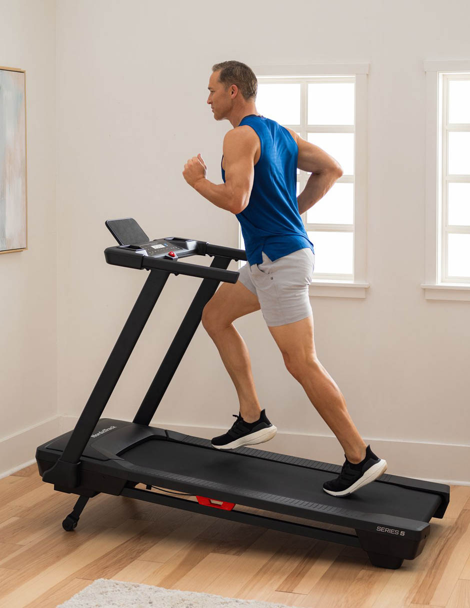 Caminadora profesional T Series 5 14